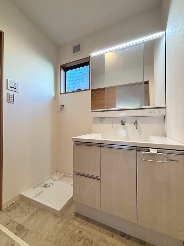 収納付三面鏡洗面化粧台♪水栓まわりに水がたまりにくくお手入れ簡単! 茨木市島2丁目 新築一戸建 A号地 その他