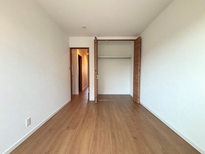 約6.0帖の洋室(北側)② 茨木市島2丁目 新築一戸建 A号地 その他