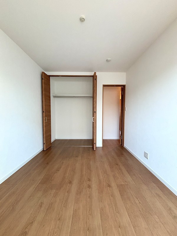 約6.0帖の洋室(南側)② 茨木市島2丁目 新築一戸建 A号地 その他