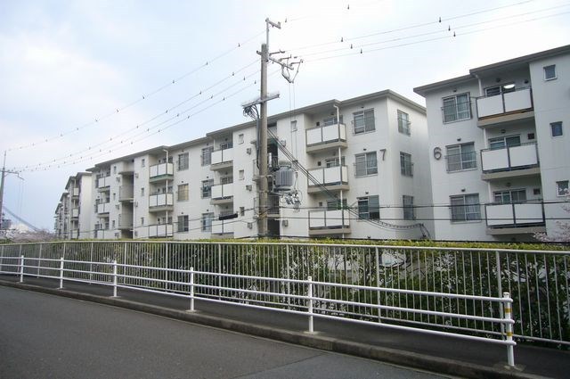 高槻塚原台ハイツ7号棟 外観写真