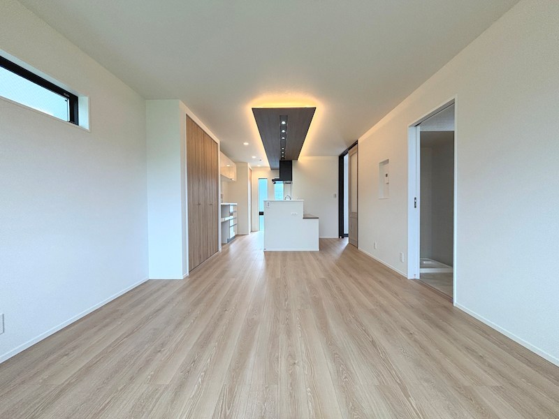 約17.6帖のLDK!キッチン上部の間接照明が雰囲気を演出してくれます! 茨木市目垣一丁目 新築一戸建 3号地 全4区画 その他