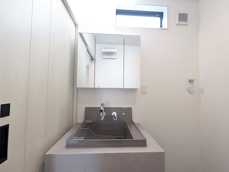 摂津市新在家2丁目 新築一戸建  内観写真（洗面台・洗面所）