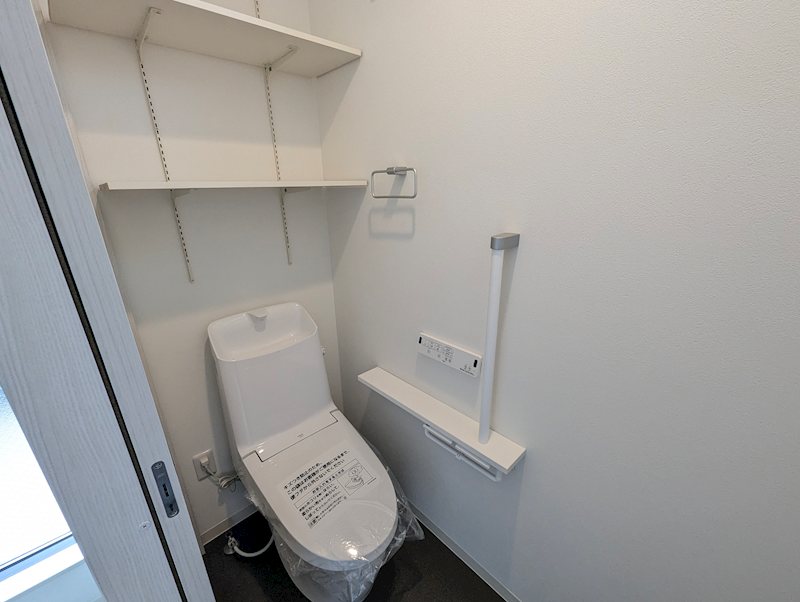 摂津市新在家2丁目 新築一戸建  内観写真（トイレ）