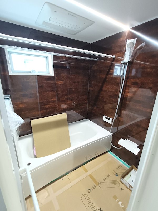 全面アクセントパネル貼りの浴室 スミカ 高槻市郡家新町 新築一戸建 その他