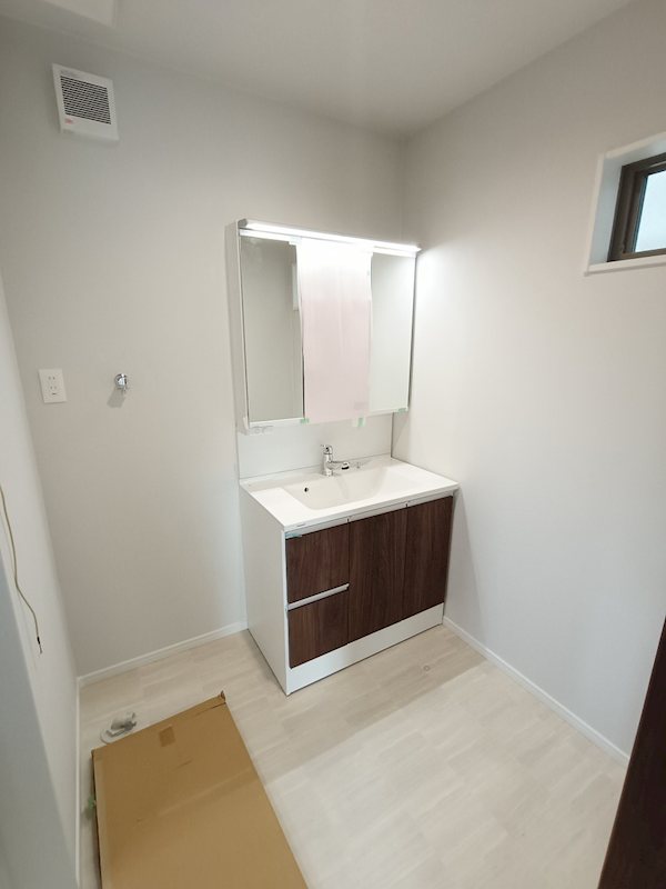 三面鏡の洗面台 スミカ 高槻市郡家新町 新築一戸建 その他