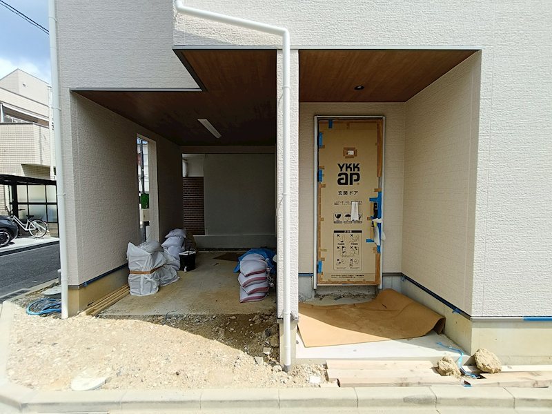 軒天上を木目に仕上げたビルトインガレージ スミカ 高槻市郡家新町 新築一戸建 その他