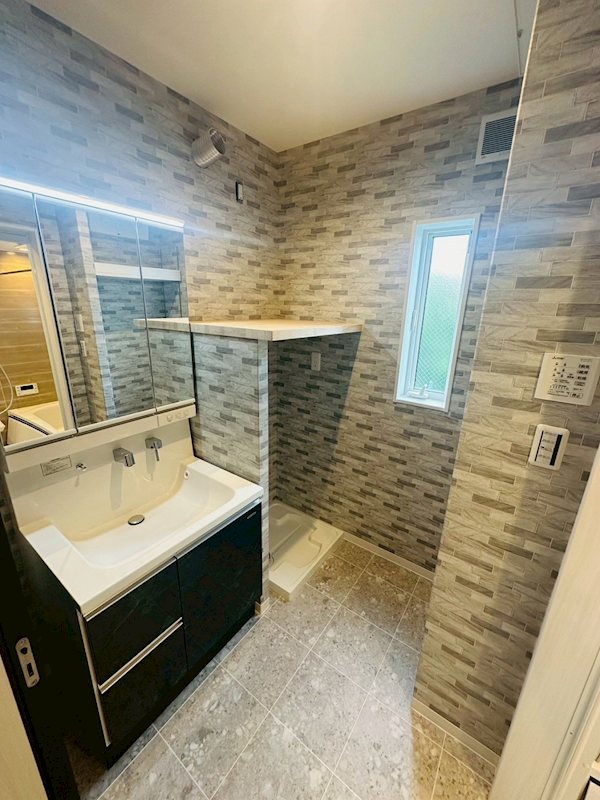 収納棚付きの洗面室 高槻津之江北町 新築一戸建 その他