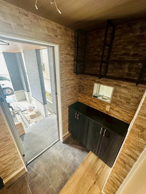 現地玄関。 高槻津之江北町 新築一戸建 その他