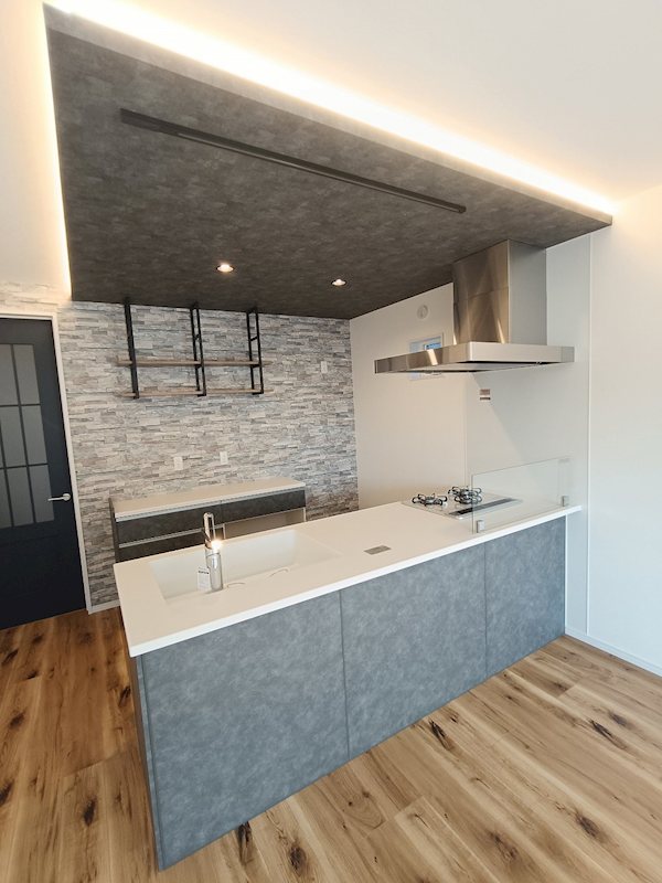 キッチン上部は下がり天井仕上げ 高槻市安満中の町 新築一戸建 その他