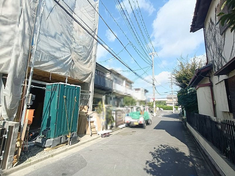 【玄関スペース】下駄箱の他、シューズクローク有り 高槻市安満中の町 新築一戸建 その他