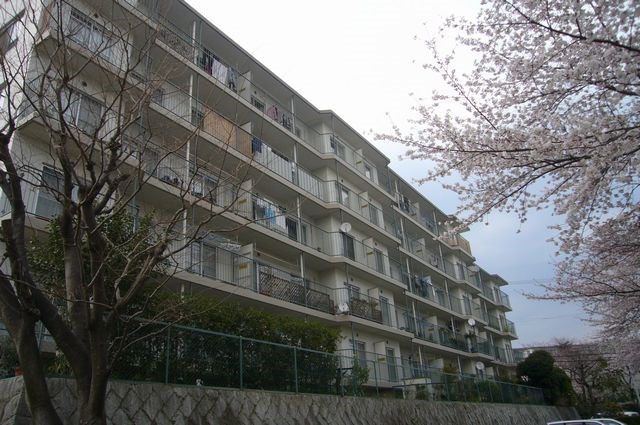 高槻塚原台ハイツ4号棟 外観写真