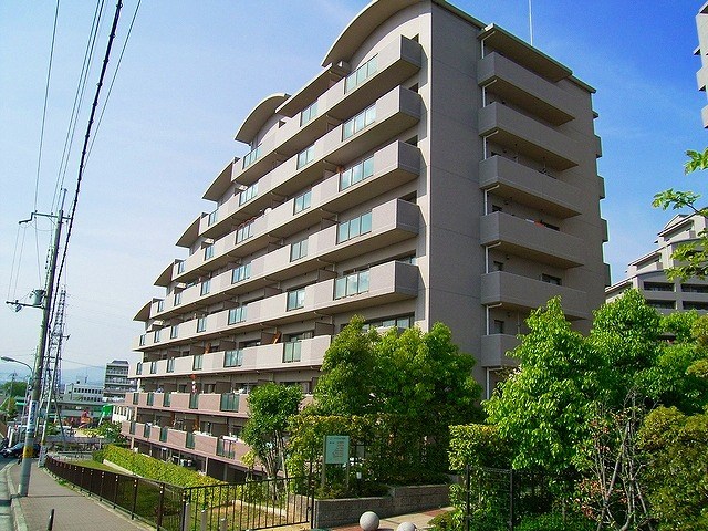 ジオ茨木学園町六番館 外観写真