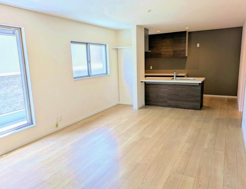 お洒落な対面キッチンが主役!光あふれる寛ぎのLDK空間です♪ 摂津市正雀4丁目 中古一戸建(未入居) その他