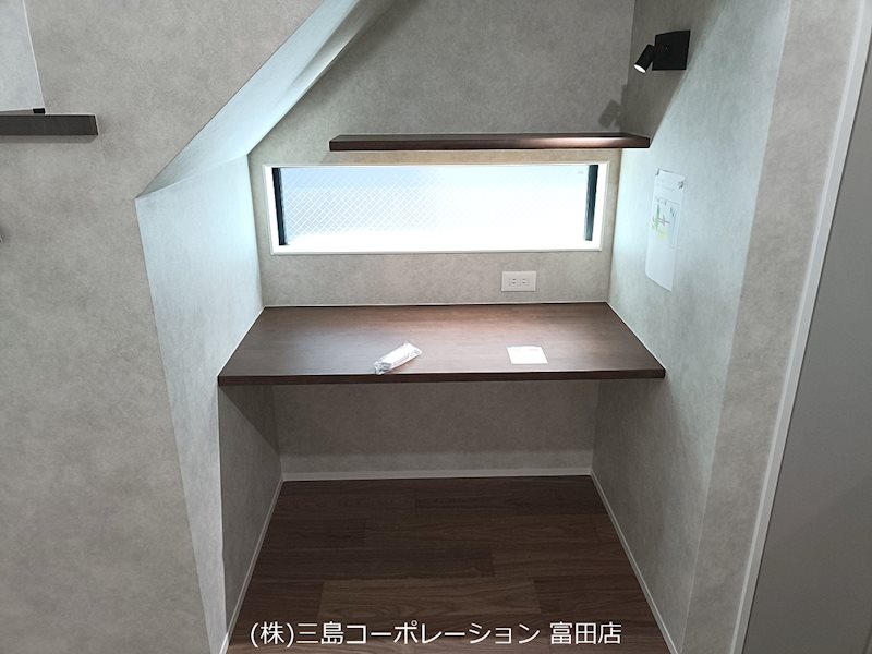 LDKでパソコンなどの作業ができる作業棚♪ コンフォート氷室町Ⅱ 3号地 その他