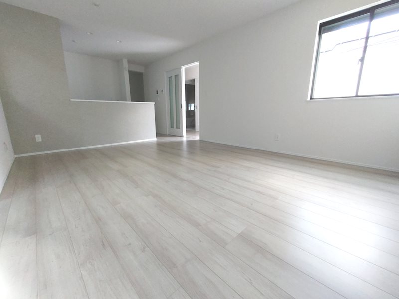 南向きのフリールーム、パンドリー付の広々LDK 北楠葉町全2区画新築分譲住宅B号棟 その他