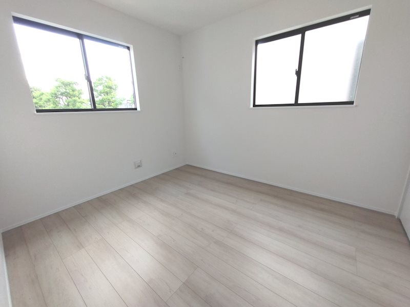 南と西側から採光のある明るい洋室 お子様部屋にいかがですか 北楠葉町全2区画新築分譲住宅B号棟 その他