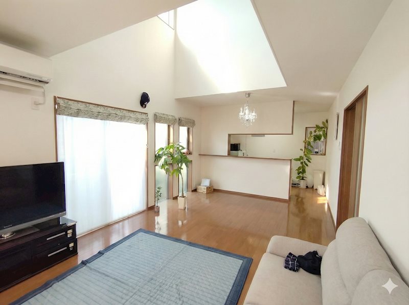 大きな吹抜けのあるLDK 茨木市若園町 中古一戸建 その他
