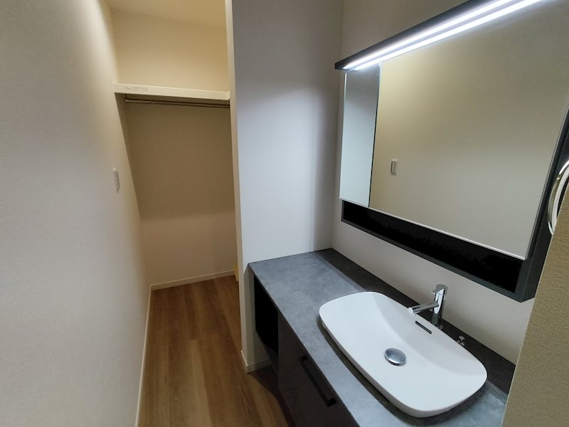 大きな収納のある洗面室 茨木市島2丁目 新築一戸建 1号棟 その他