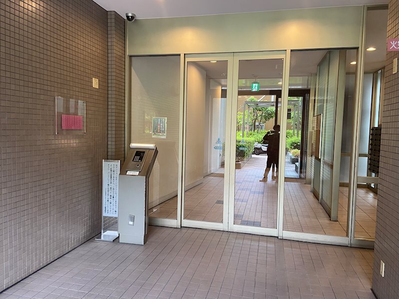 オートロック機能付きの玄関 コスモ茨木シティフォルム その他