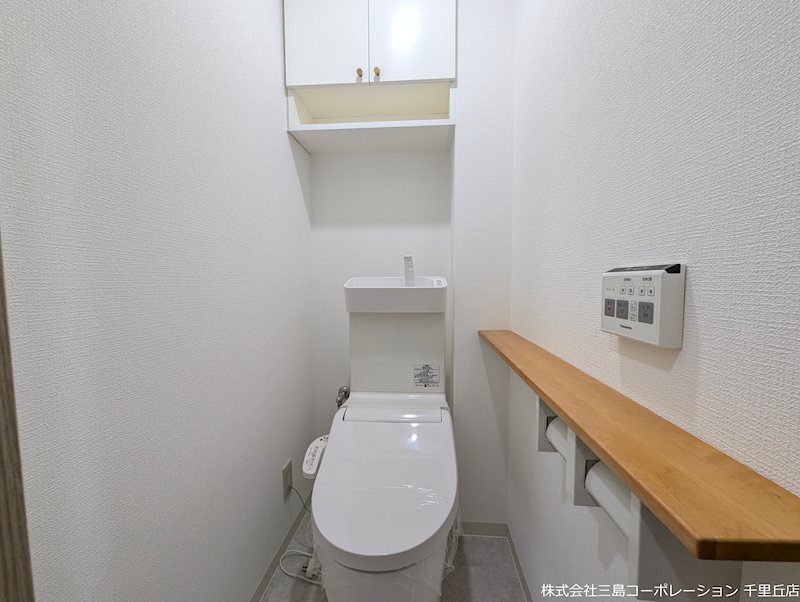 快適な温水洗浄便座。便器は汚れが付きにくく、掃除もしやすい素材&形状です ルネ・ヒューマンズガーデン万博公園南C棟 その他