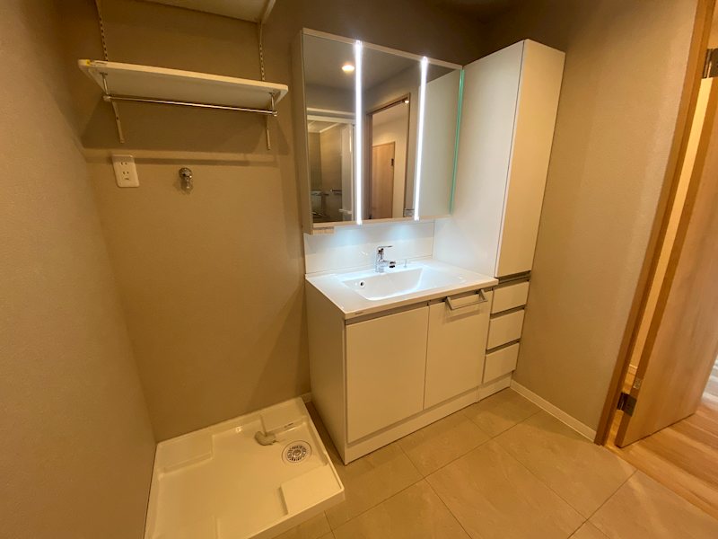 洗濯機置き場が脱衣所内にあり家事が一箇所で完結 ライオンズマンション枚方 その他