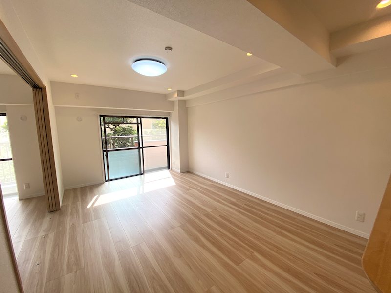 ソファ・ダイニング両方しっかり置けるゆとりある広さ ライオンズマンション枚方 その他