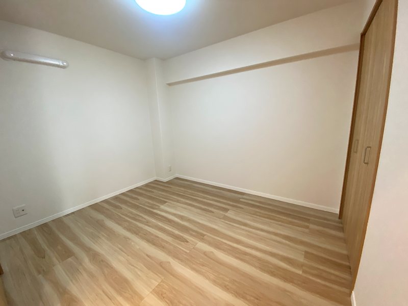 5.4帖洋室 家の中心にあって書斎や納戸としても使える便利な部屋 ライオンズマンション枚方 その他