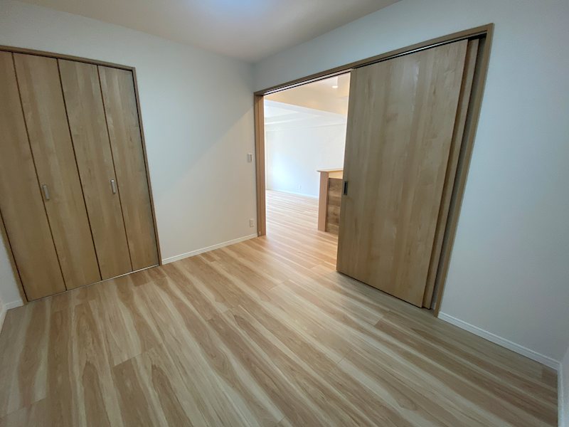 5.4帖洋室 家の中心にあって書斎や納戸としても使える便利な部屋 ライオンズマンション枚方 その他