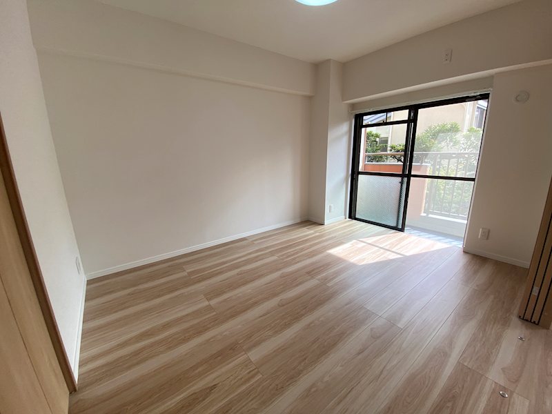 5.9帖洋室リビング横で使いやすく、家族の気配も感じやすい配置 ライオンズマンション枚方 その他