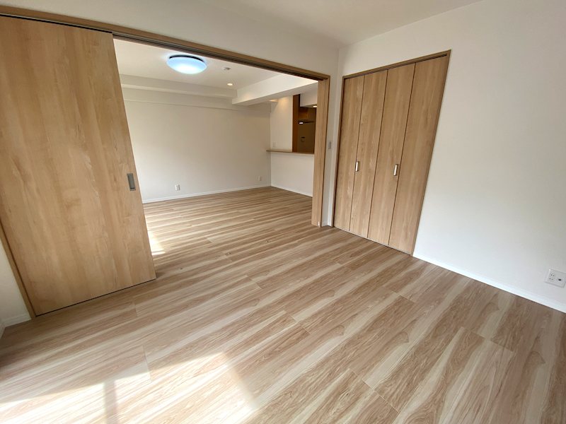 5.9帖洋室リビング横で使いやすく、家族の気配も感じやすい配置 ライオンズマンション枚方 その他