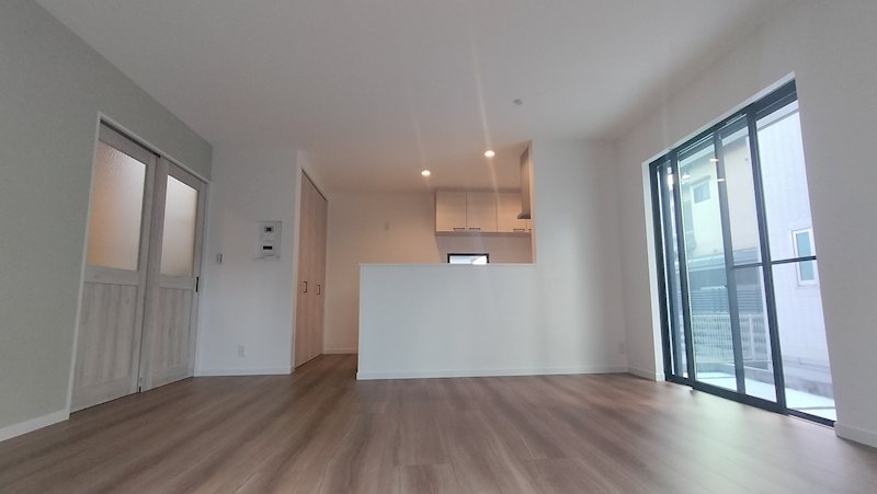 LDK約16.5帖×キッチンより全体を見渡せられる配置 茨木市鮎川1丁目 新築一戸建 その他