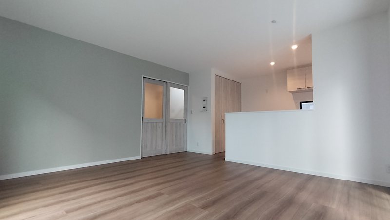 LDK約16.5帖!可愛いアクセントの引違戸 茨木市鮎川1丁目 新築一戸建 その他