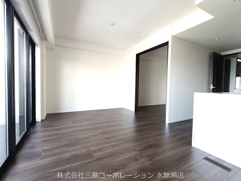 ブランニード阪急水無瀬 内観写真（リビング）