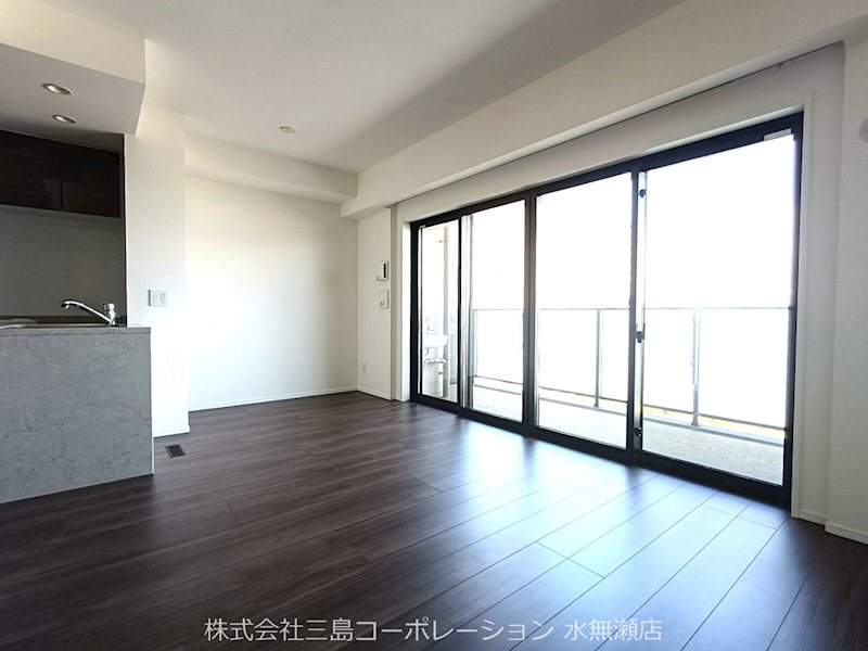 ブランニード阪急水無瀬 内観写真（リビング）