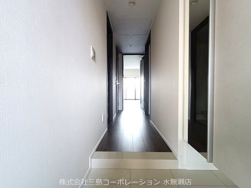 ブランニード阪急水無瀬 現地写真（玄関）