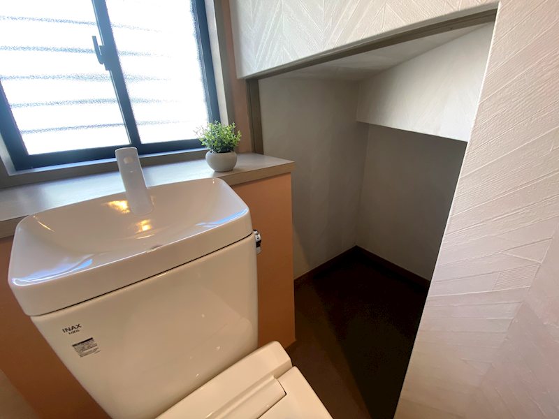 トイレ奥に収納スペースあり 東船橋2丁目一戸建 (再生住宅) その他
