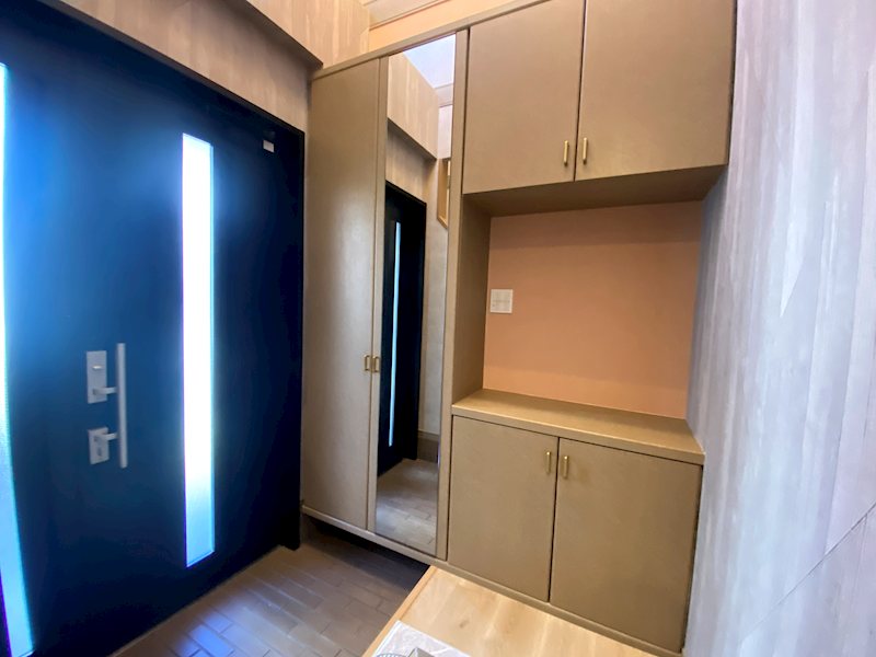 広めの玄関スペースで来客時もゆとりあり。第一印象から上品な雰囲気 東船橋2丁目一戸建 (再生住宅) その他