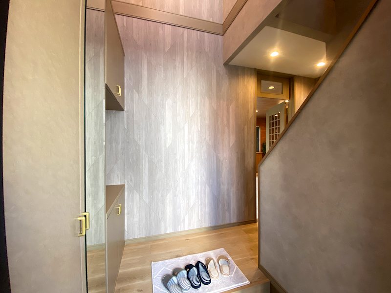 明るい採光窓付き玄関で、朝から気分よく出かけられる快適設計 東船橋2丁目一戸建 (再生住宅) その他