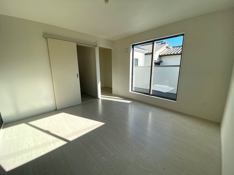 WIC付バルコニーに面した洋室8帖 天野が原町4丁目限定1邸新築分譲住宅  その他