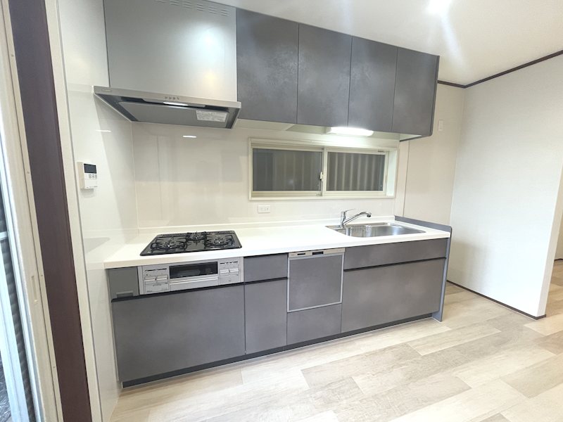 食器洗浄機付システムキッチンで料理がはかどります 伊加賀西町一戸建(再生住宅) その他