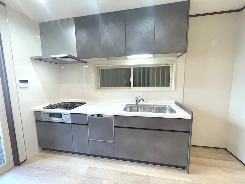 食器洗浄機付システムキッチンで料理がはかどります 伊加賀西町一戸建(再生住宅) その他