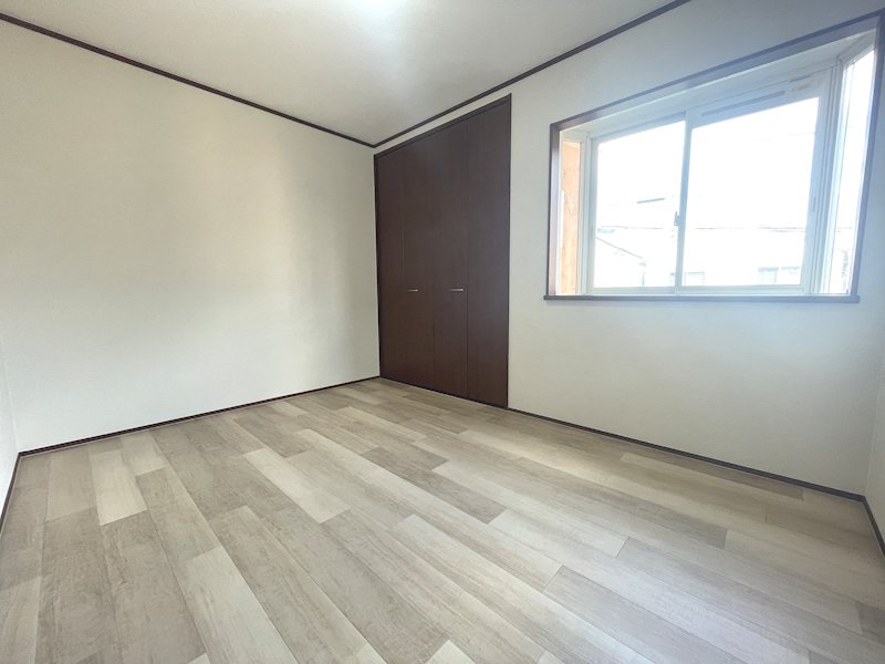 約6.5帖の洋室 大きい収納があります 伊加賀西町一戸建(再生住宅) その他