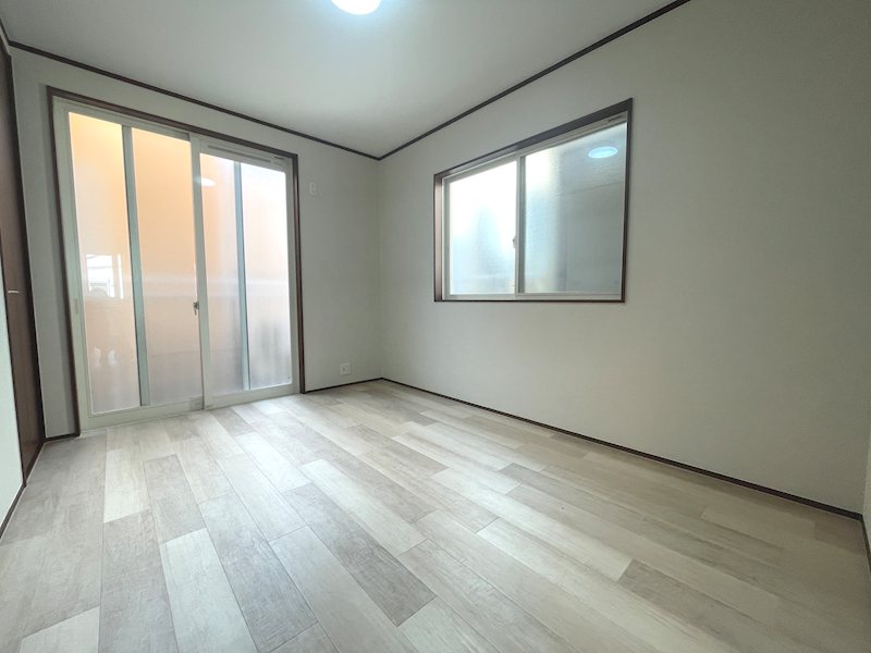 約6帖の洋室 お子様部屋にいかがですか 伊加賀西町一戸建(再生住宅) その他