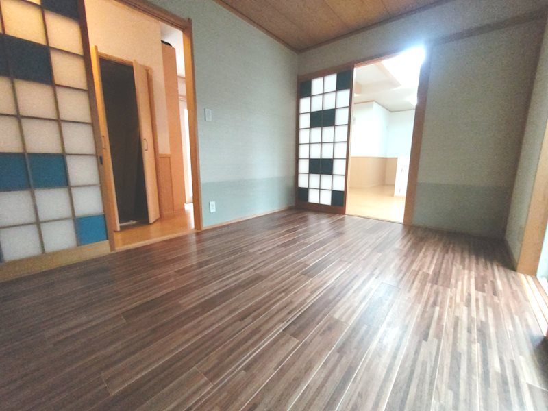 リビング横の居室6帖 交野市私部西4丁目一戸建 その他