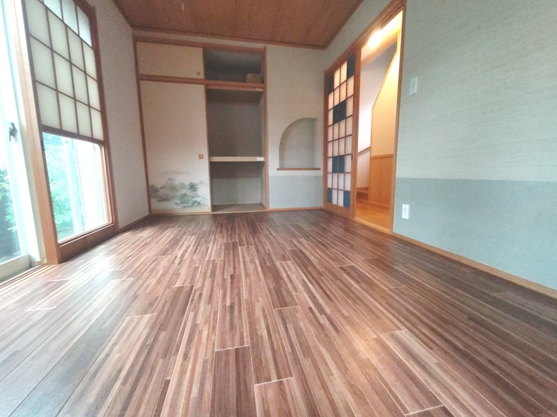 リビング横の居室6帖 交野市私部西4丁目一戸建 その他