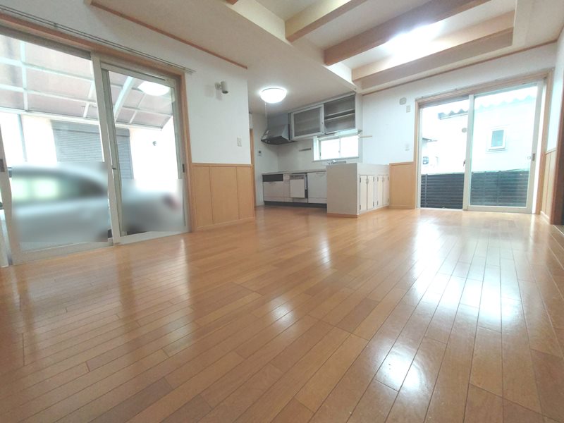 吹抜けで開放感のあるお洒落なLDK17帖 交野市私部西4丁目一戸建 その他