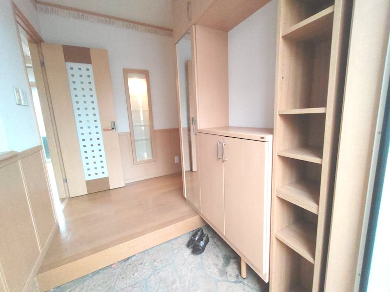 収納充実姿見付シューズボックス、玄関ホール 交野市私部西4丁目一戸建 その他