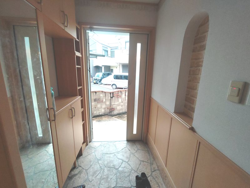 収納充実姿見付シューズボックス、玄関ホール 交野市私部西4丁目一戸建 その他