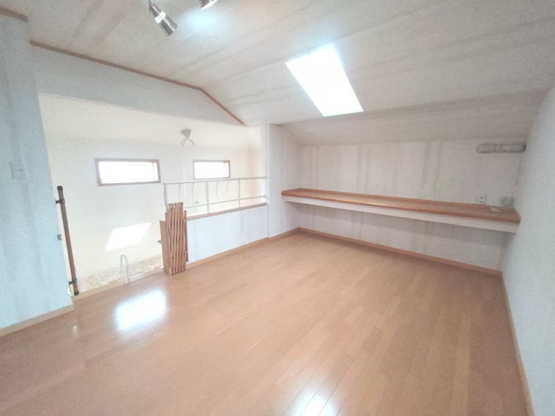 南東側洋室上部のロフト約5帖 交野市私部西4丁目一戸建 その他