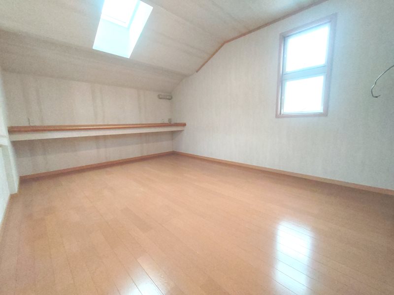 南東側洋室上部のロフト約5帖 交野市私部西4丁目一戸建 その他